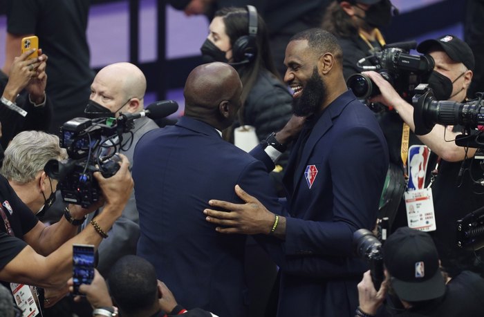 勒布朗·詹姆斯即将追平帕里什常规赛出场次数纪