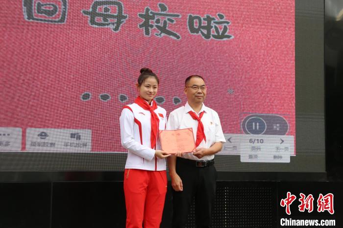 空手道世锦赛冠军龚莉母校分享追梦故事 激励学