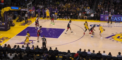 詹姆斯三双引领湖人碾压奇才替补阵容狂胜