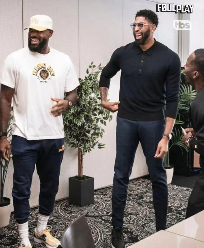 詹姆斯三双引领湖人碾压奇才替补阵容狂胜