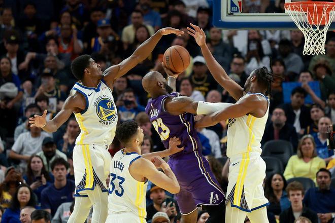 勇士队伤病潮难阻湖人轻取，附加赛席位悬而未