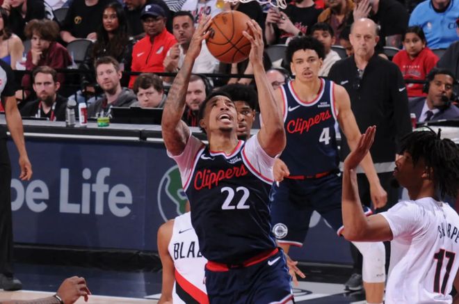 开拓者力克快船登顶西部第八 米勒15+5成球队关键