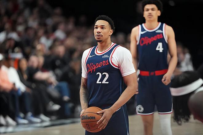 开拓者力克快船登顶西部第八 米勒15+5成球队关键